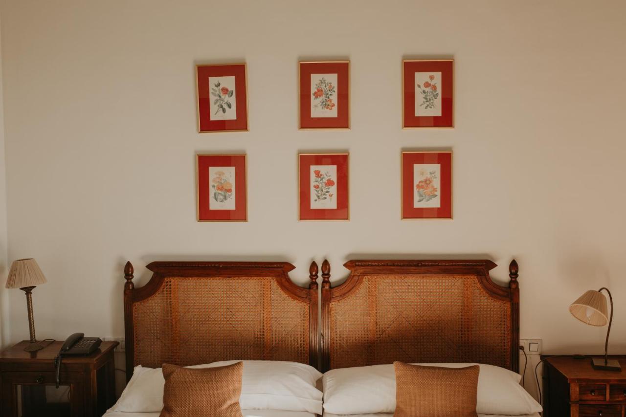 Hotel Posada De Valdezufre Aracena Luaran gambar