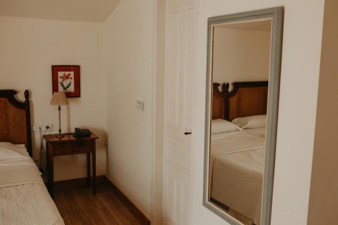 Hotel Posada De Valdezufre Aracena Luaran gambar